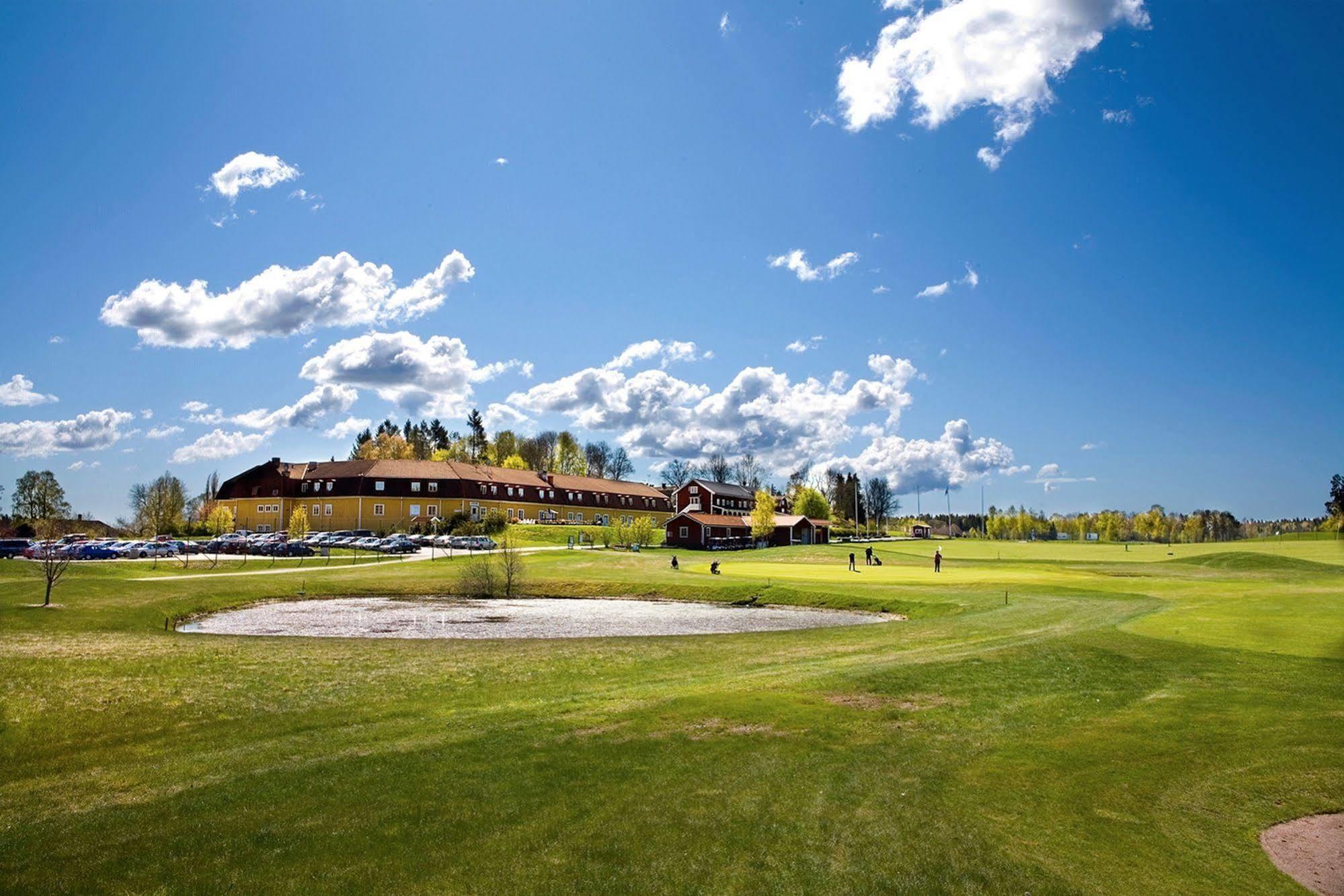 Korunda Golf & Conference Hotel Ösmo Exterior foto